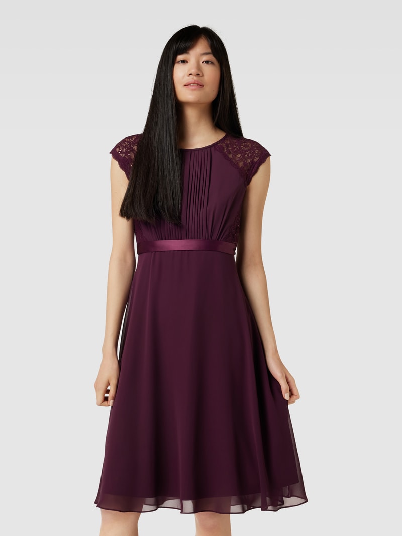 Cocktailkleid mit Spitzenbesatz in aubergine