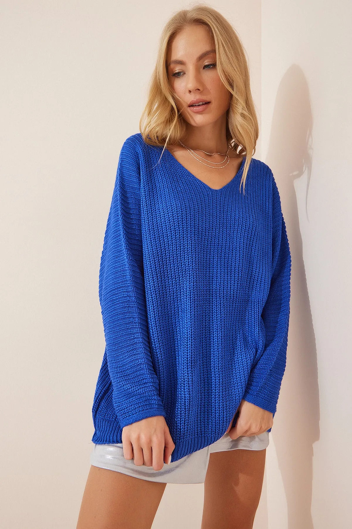 Happiness İstanbul  Blaues Thessaloniki-Strick-Sweatshirt mit V-Ausschnitt für Damen in Übergröße ZA00059