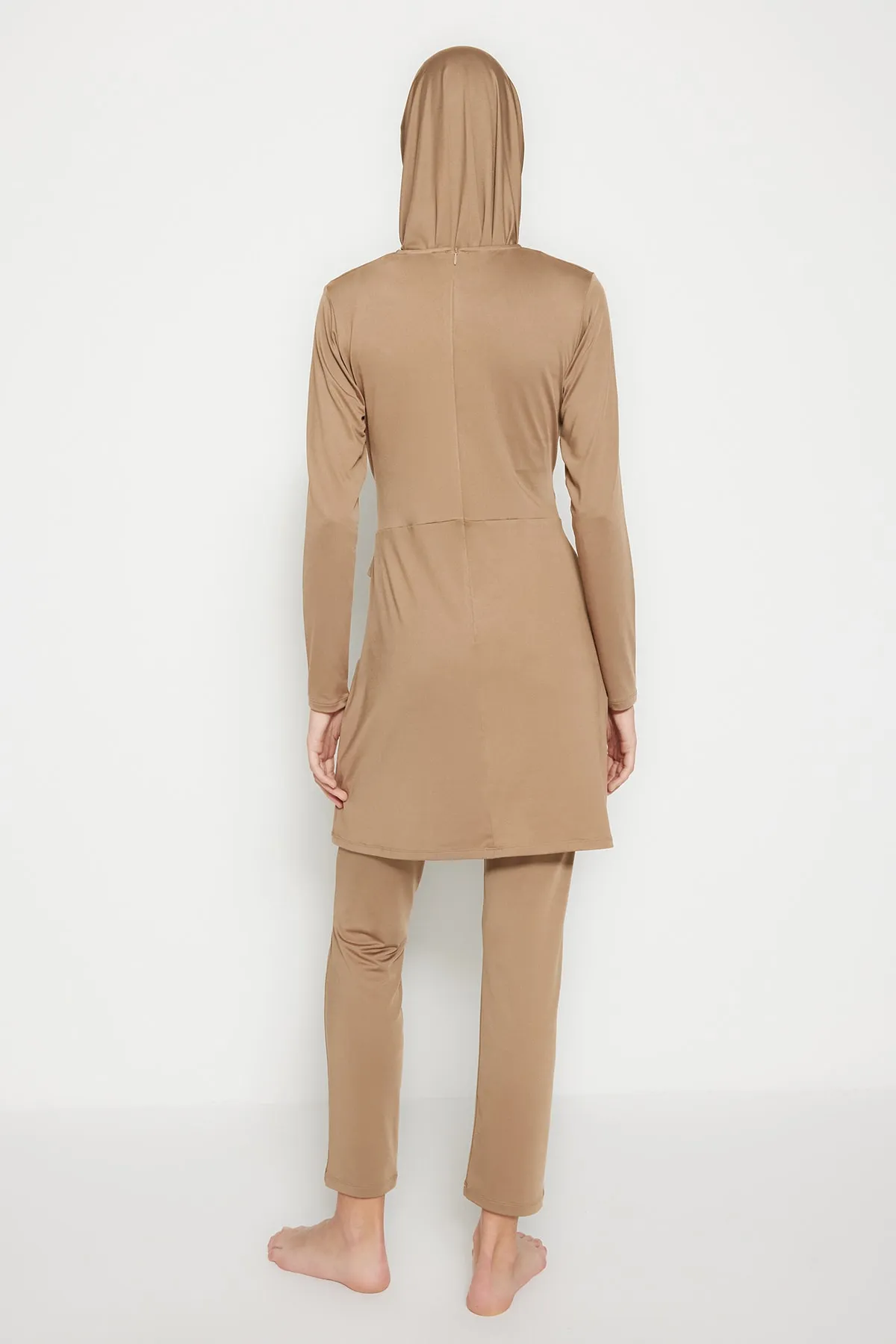 Trendyol Modest  Nerzfarbener, vollständig bedeckter, gestrickter Lycra-Badeanzug mit Selbstgürtel, 4-teilig TCTSS23CF00038