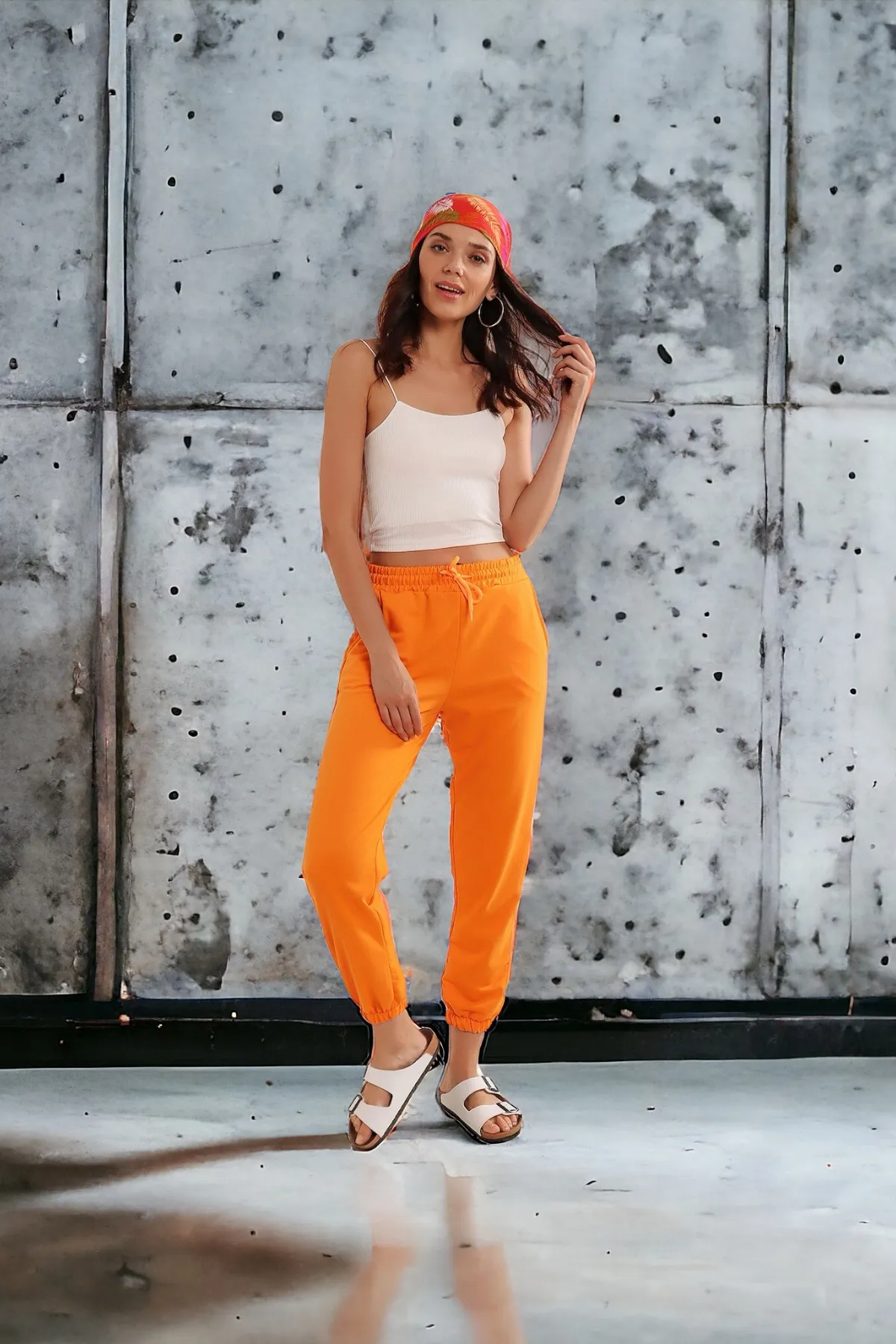 HAKKE  Orangefarbene Damen-Jogginghose mit Taschen