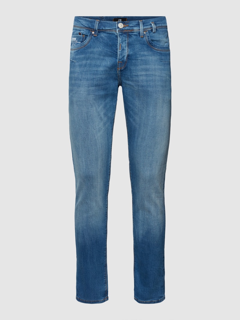 Jeans mit Label-Patch Modell 'Servando' in blau