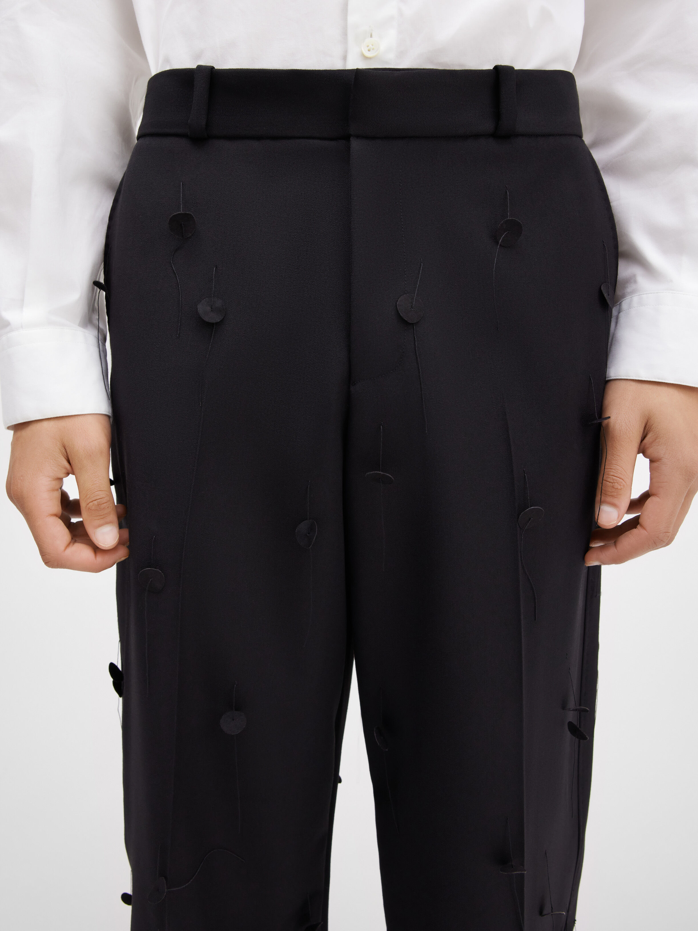 Le pantalon Piccinni brodé