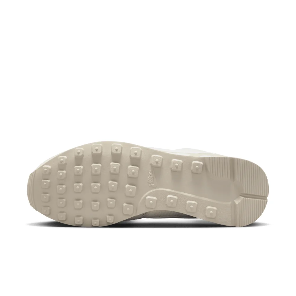 Nike WMNS Internationalist FJ4744-100 / braun