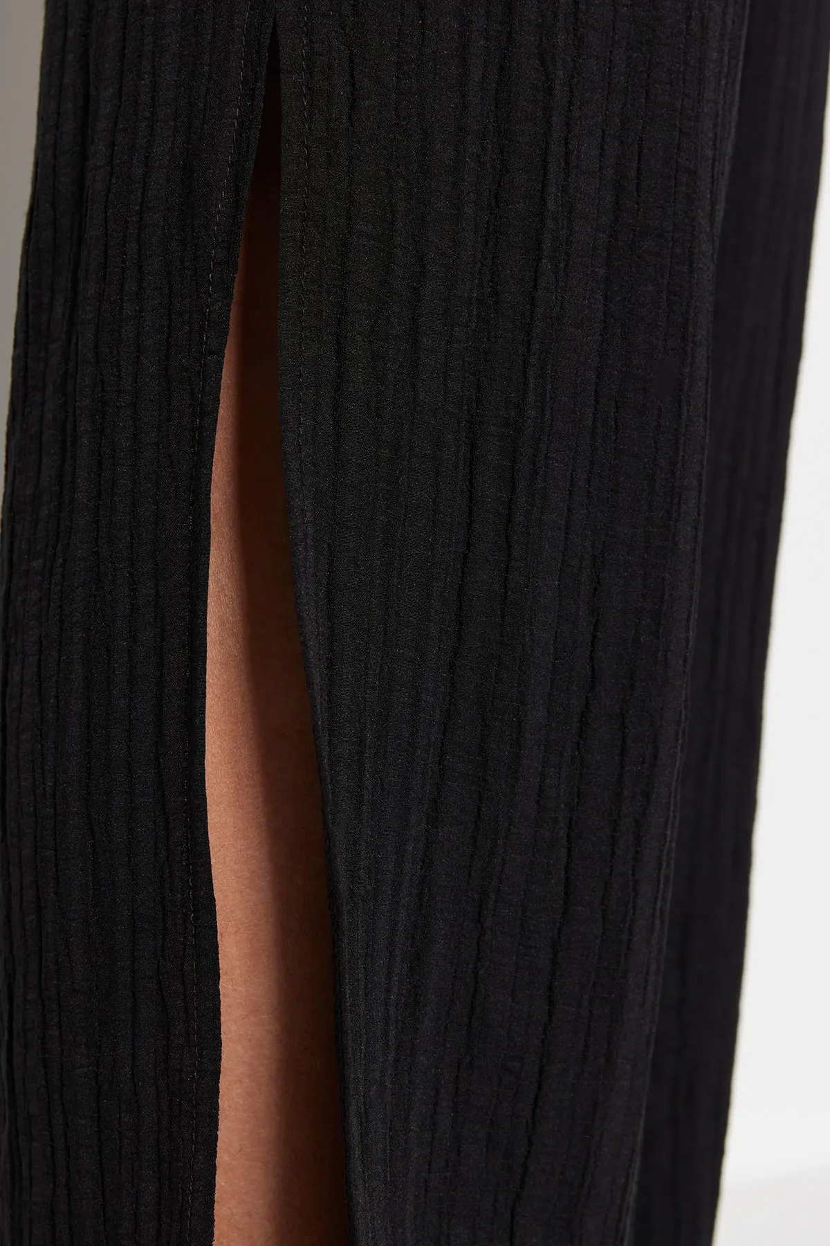 Trendyol Curve  Schwarze, gewickelte Webhose mit hoher Taille TBSSS23AR00012