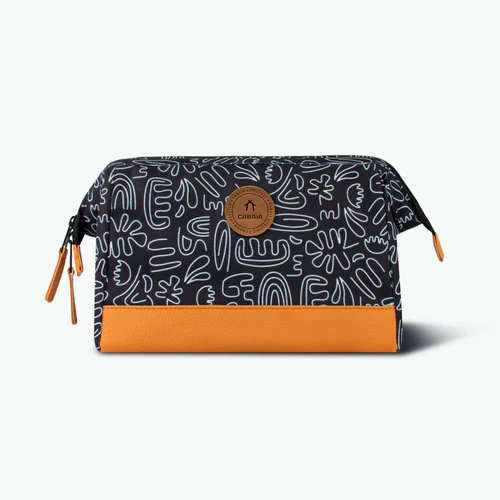 Black toiletry bag on Avenue Mohammed V