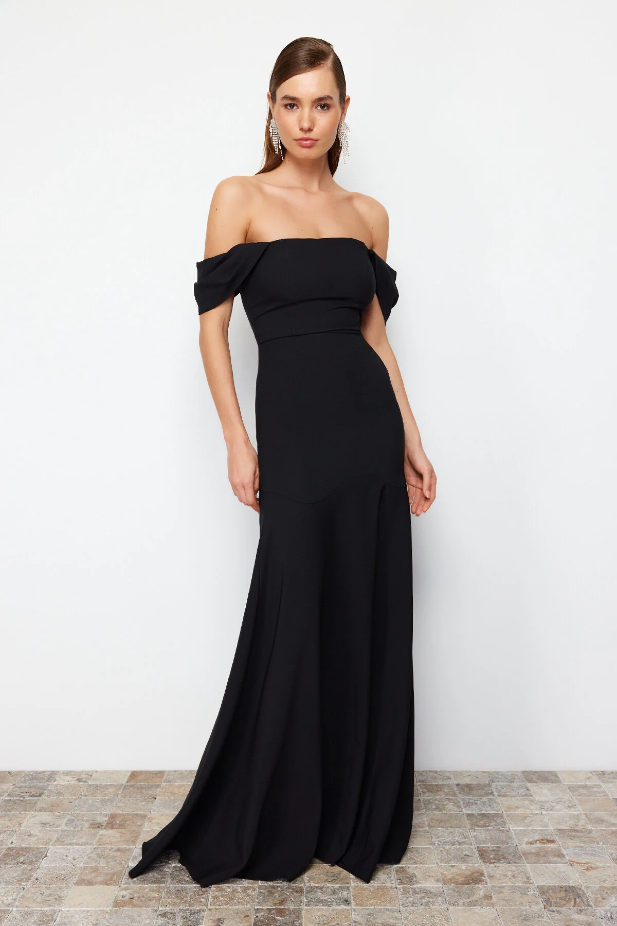 Trendyol Collection  Schwarzes, gerade geschnittenes, gewebtes Abendkleid und Abschlusskleid TPRSS24AE00060