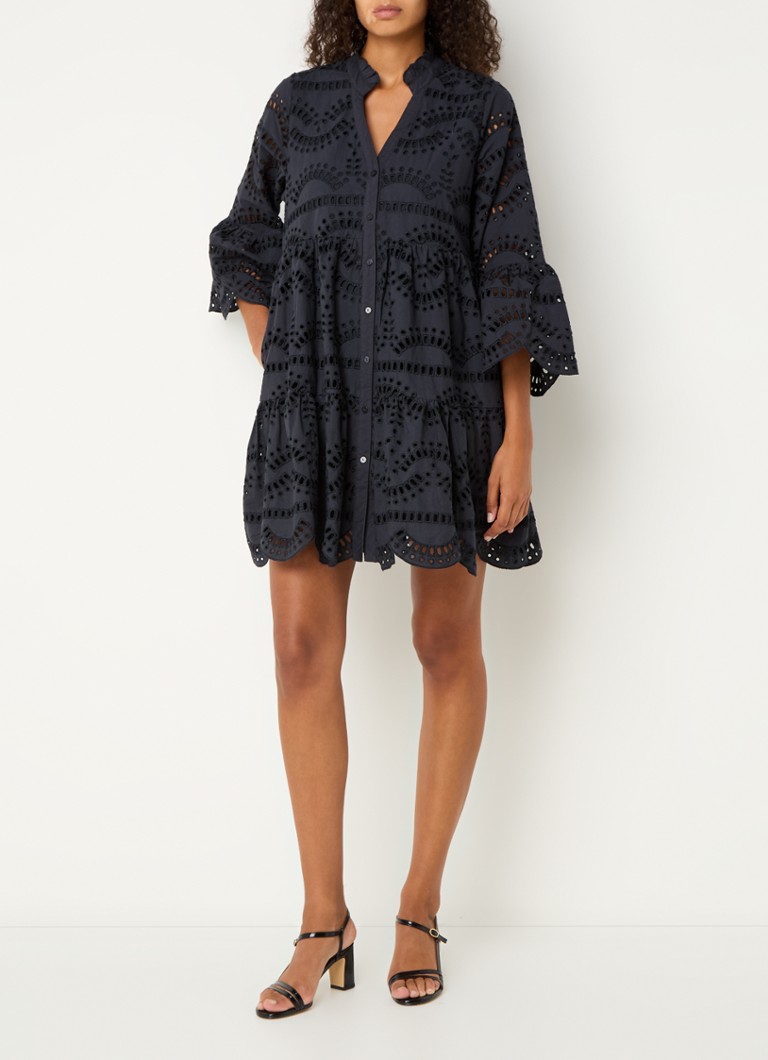 Abito corto a blusa Vanessa di Co'Couture con motivo traforato.