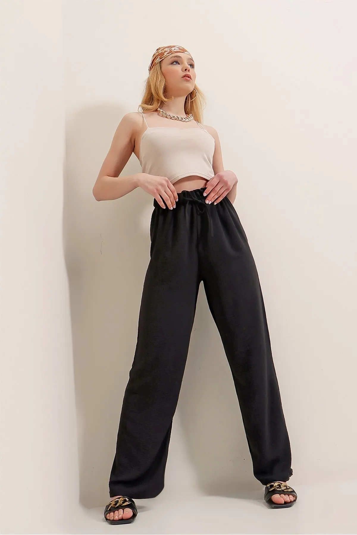 HAKKE  Schwarze Ayrobin-Hose