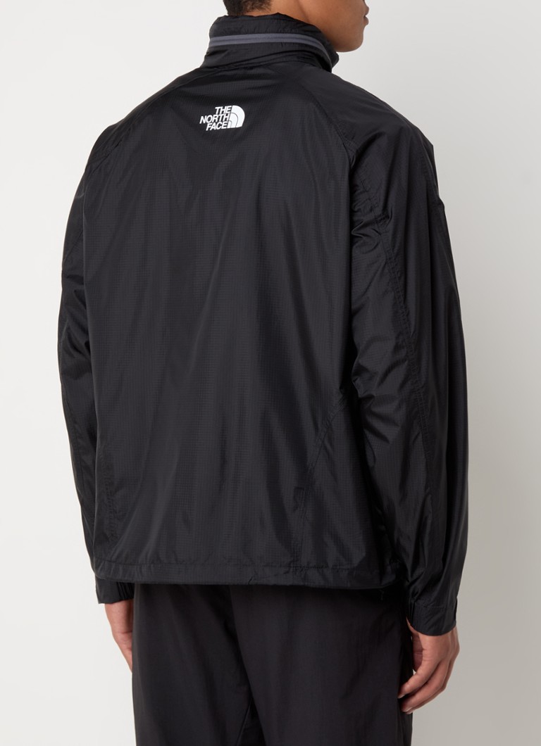 Vjetrovka The North Face TNF x Yinka Ilori sa kapuljačom koja se može sklopiti