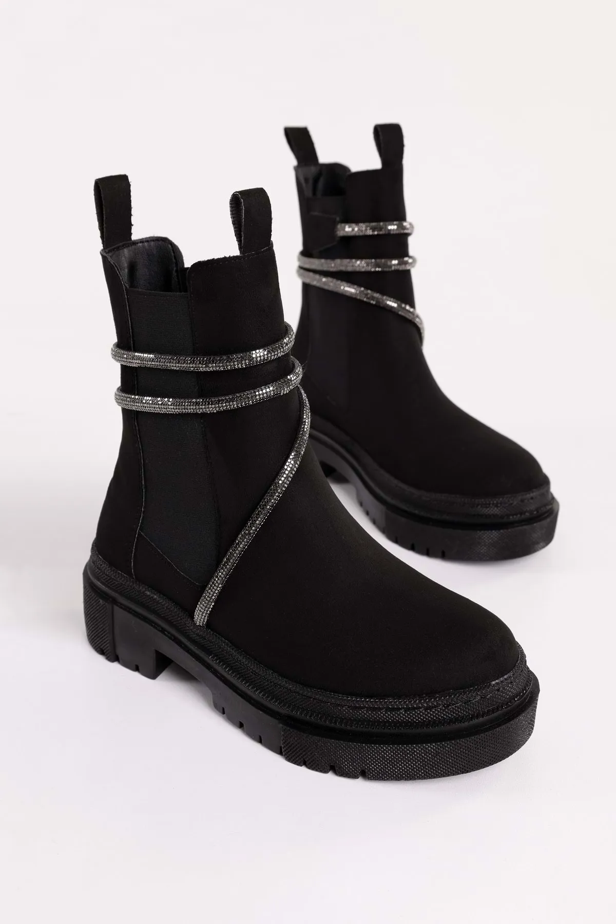 Shoeberry  Damen-Stiefel „Patray“ aus schwarzem Wildleder „Stony“ mit dicker Sohle und elastischen Stiefeln aus schwarzem Wildleder