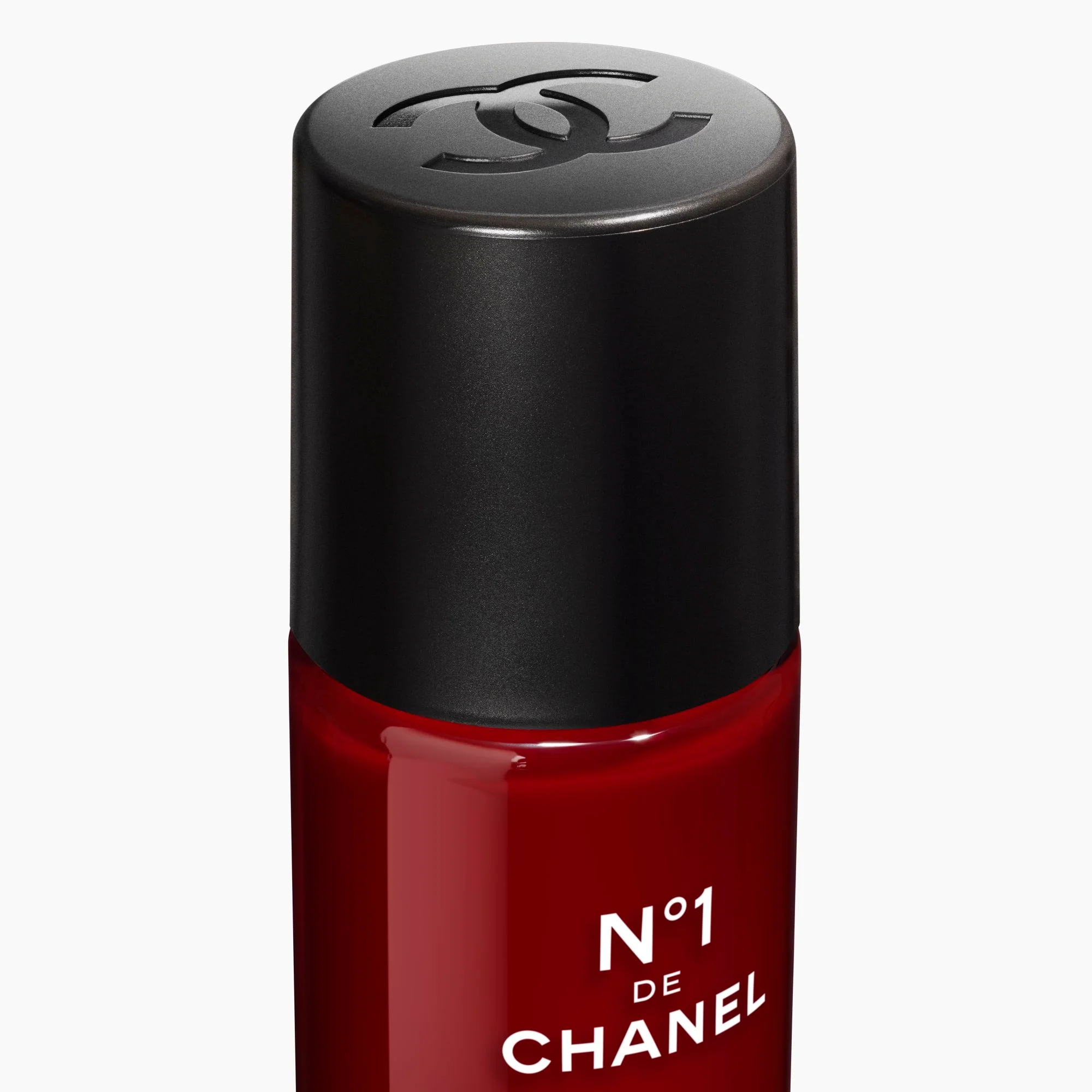 CHANEL NR. 1 REVITALISIERENDES AUGENSERUM – GLÄTTET – ENTSPANNT – ÖFFNET DEN BLICK