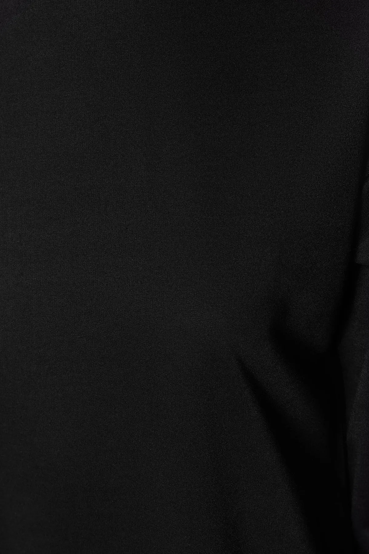 Trendyol Modest  Schwarzes Oversize-Strickkleid TCTSS23EB00125
