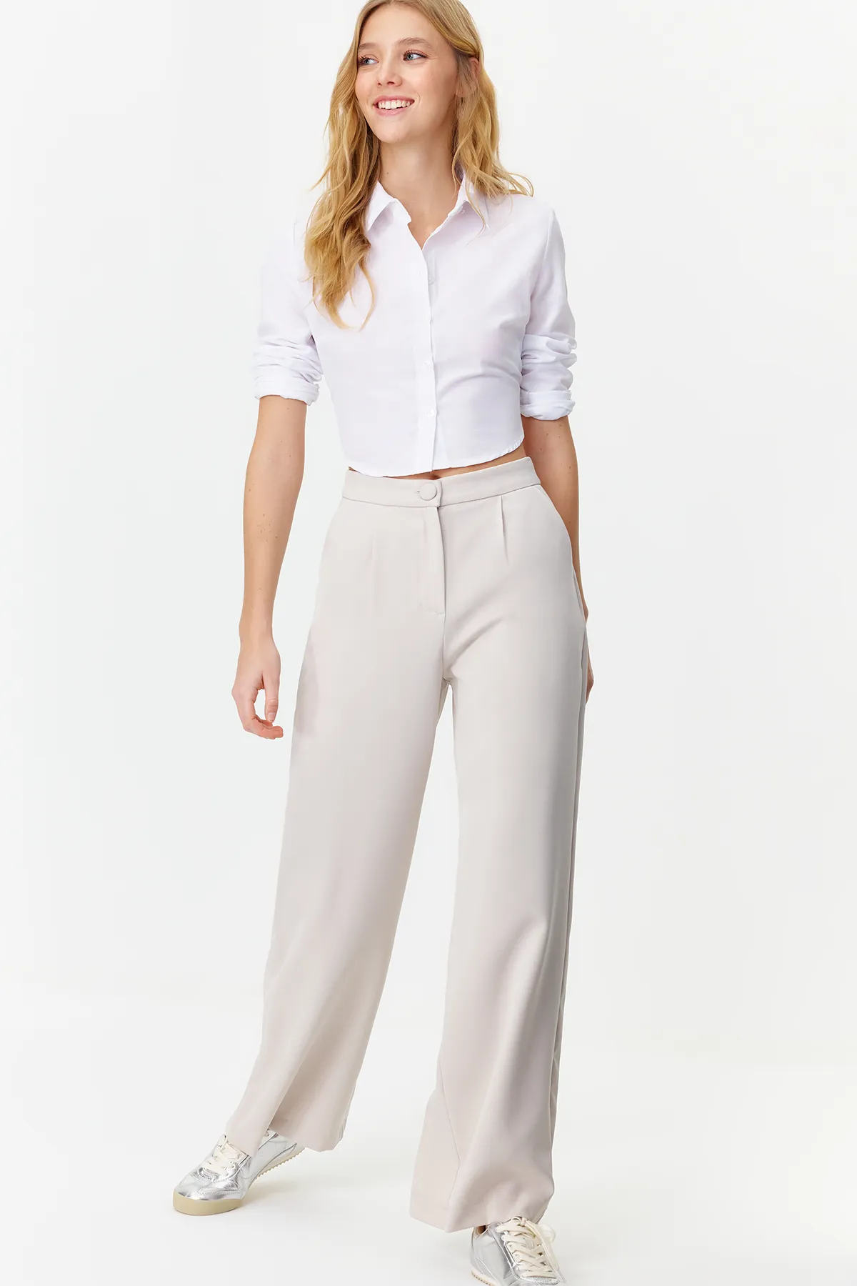 Trendyol Collection  Graue, plissierte Webhose mit weitem Bein TWOSS21PL0189