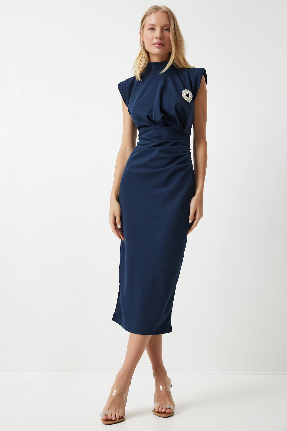 Happiness İstanbul  Marineblaues stilvolles Strickkleid mit Brosche und Kordelzug, Saran Modell DE00029