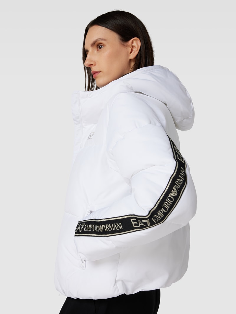 Steppjacke mit Label-Detail Modell 'LOGO SERIES' in weiß