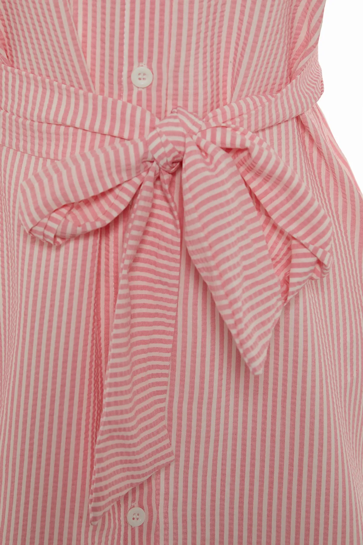 Trendyol Modest  Rosa gestreiftes, gewebtes Hemd mit Ballonärmeln und langem Rücken, Gürtel TCTSS22GO0116