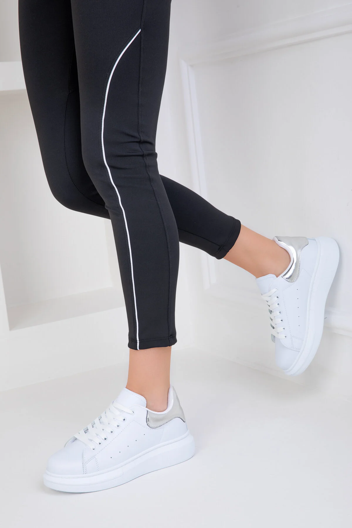 SOHO  Weiß-silberne Damen Sneakers 15732