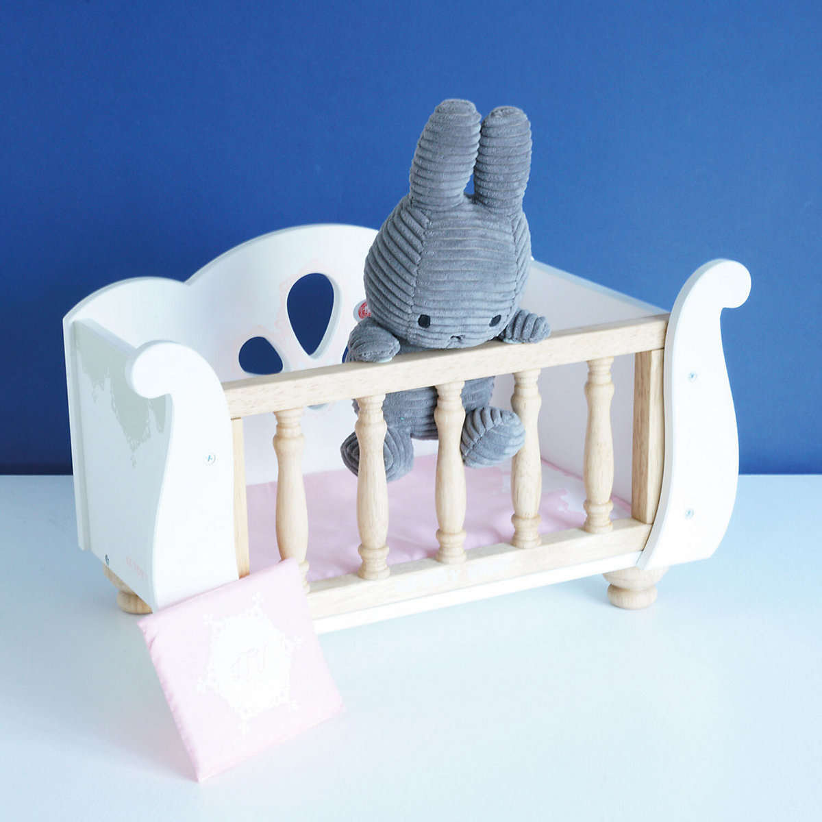 Puppenbett mit Gitterstäben / Sleigh Doll Cot