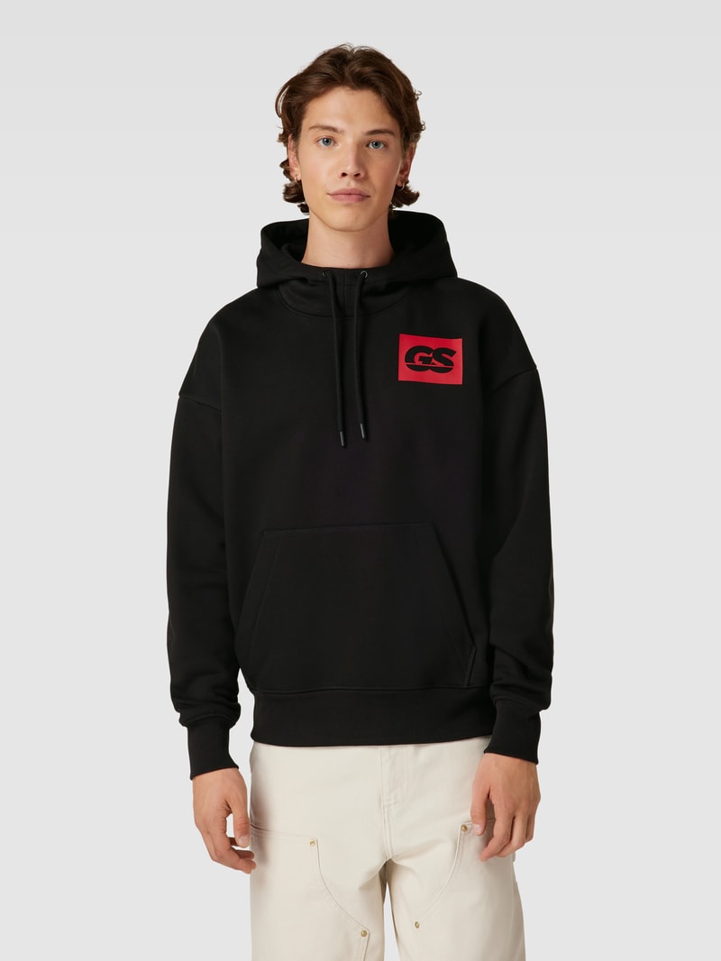 Hoodie mit Känguru-Tasche in schwarz
