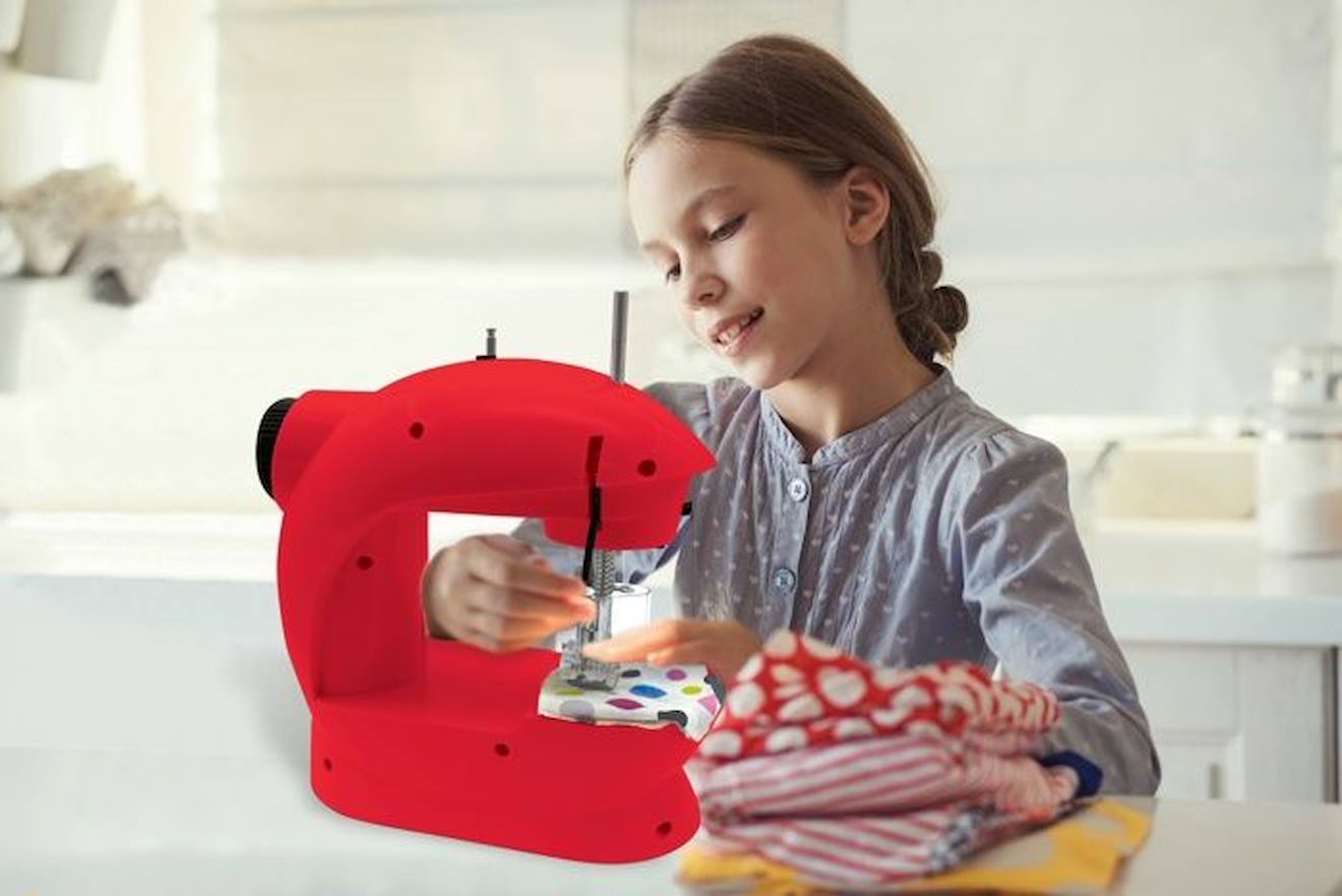 Machine à coudre Miraculous avec boite à accessoires rouge
