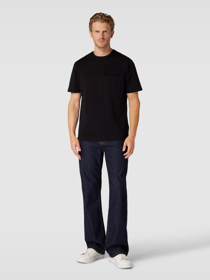 T-Shirt mit Brusttasche in schwarz