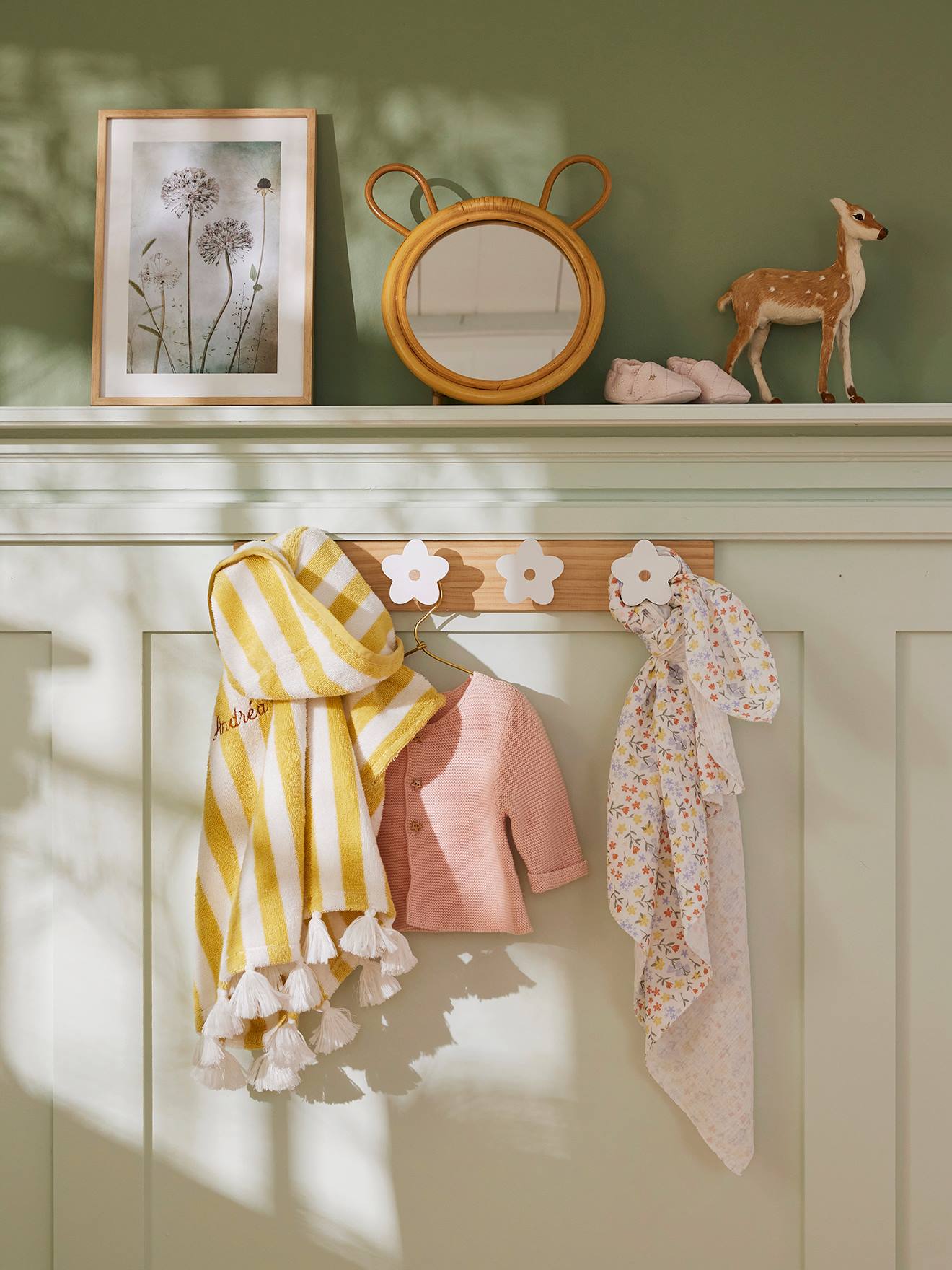 Vertbaudet Kinderzimmer Wandgarderobe 4 Haken MARGERITEN, Holz - natur/weiß