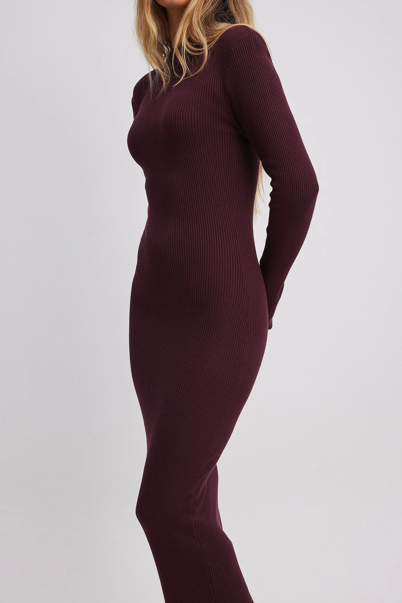 Maxikleid mit gestrickten Schulterpolstern