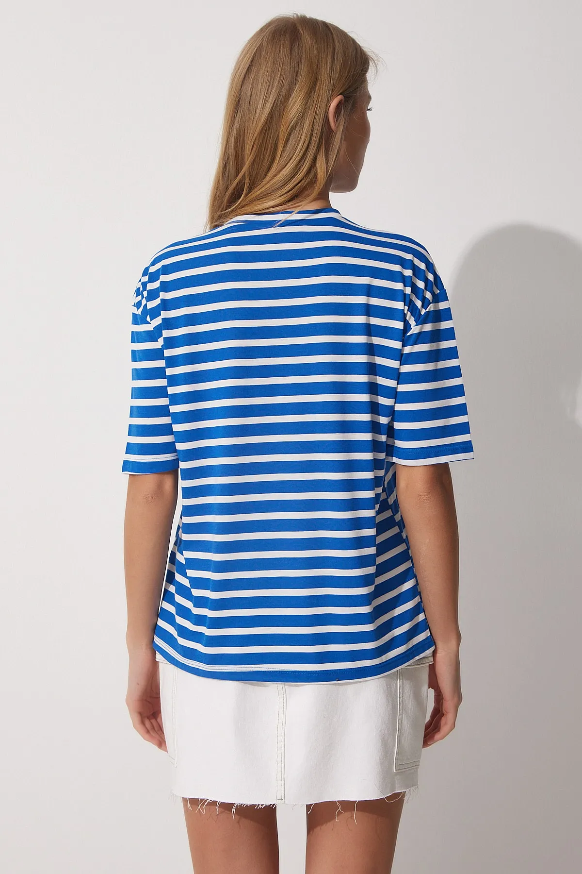 Happiness İstanbul  Blau-weißes Damen-T-Shirt mit Herz-Stickerei, bequem, bequem, CR00404