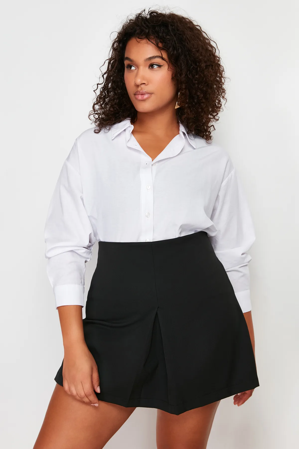 Trendyol Curve  Schwarzer gewebter Shortsrock TBBSS24AP00015