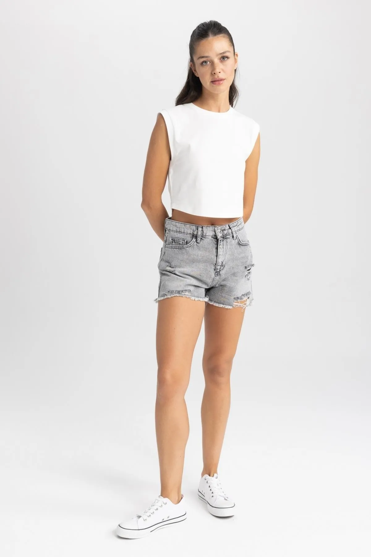 DeFacto  Jeansshorts mit normaler Taille und Cut-Out-Spitze, 100 % Baumwolle, A2603ax23sm