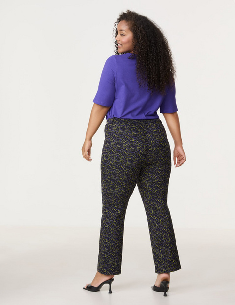 Gemusterte 7/8 Hose mit Kick-Flared Betty