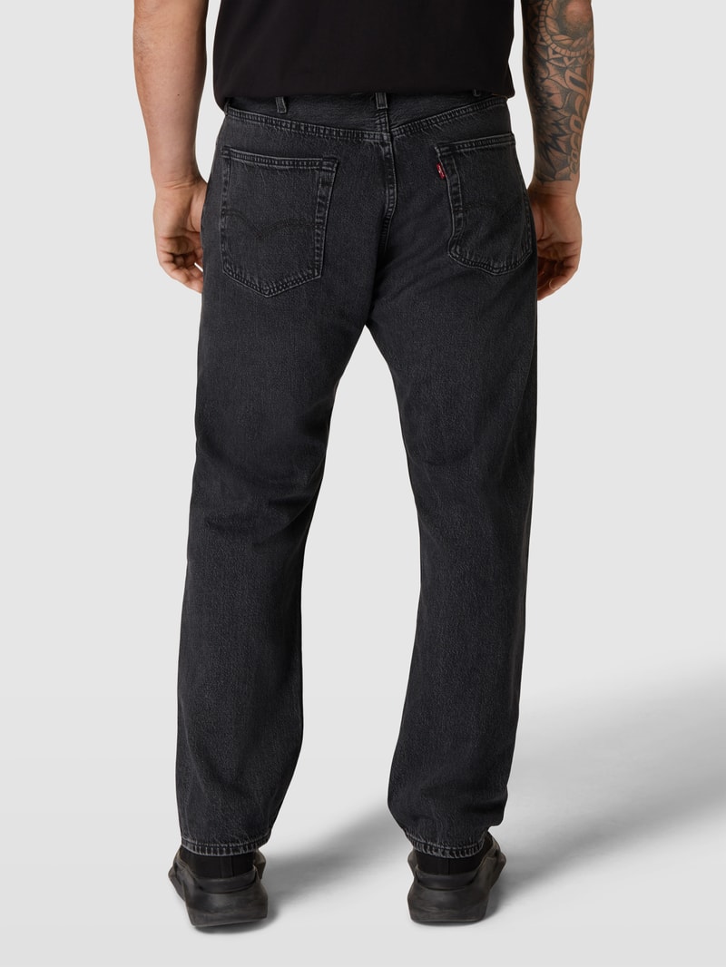 Jeans mit Label-Patch in schwarz