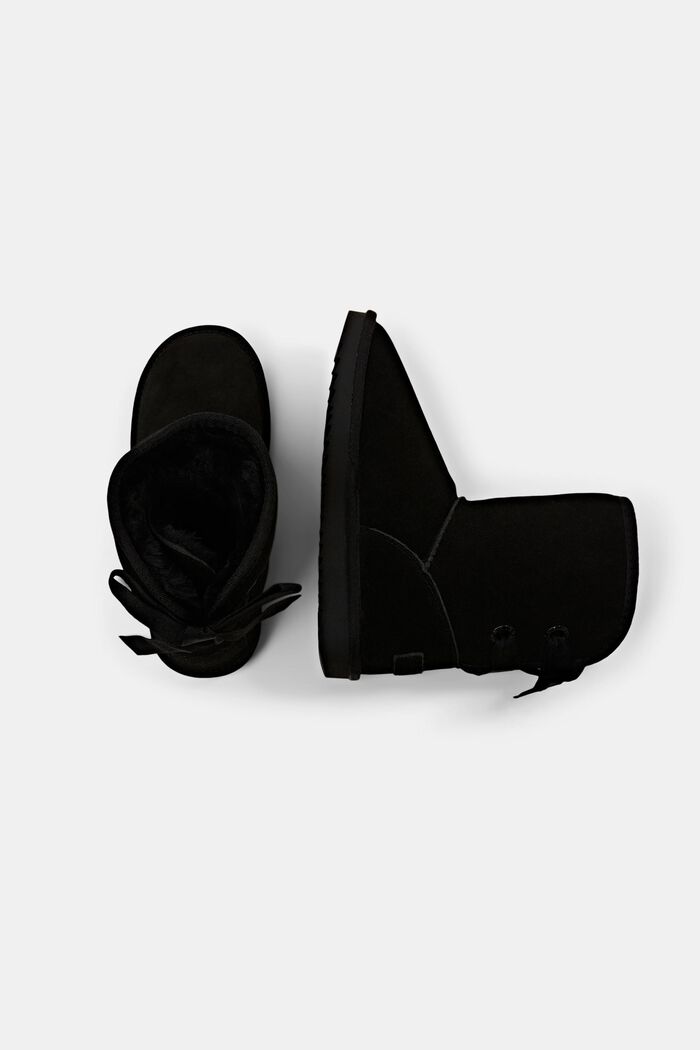 Schnürboots aus Veloursleder