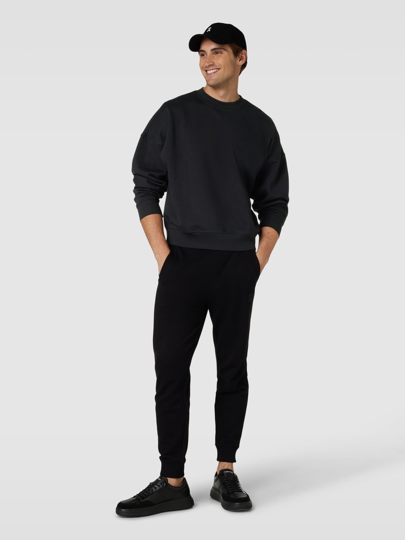 Sweatshirt mit gerippten Abschlüssen in schwarz