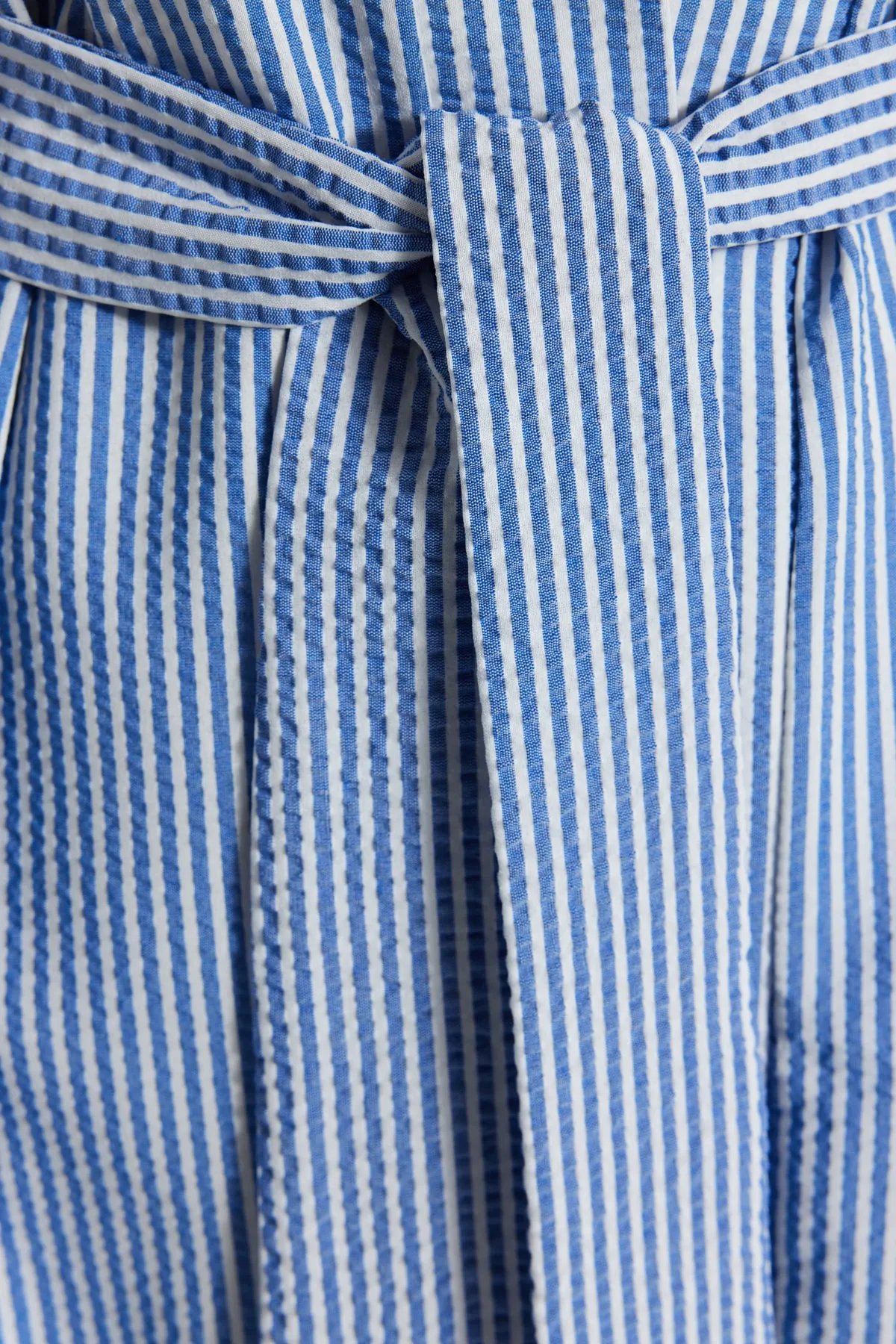 Trendyol Modest  Blauer, gewebter, gestreifter Seersucker-Kimono und -Kaftan mit Gürtel TCTSS23KK00001