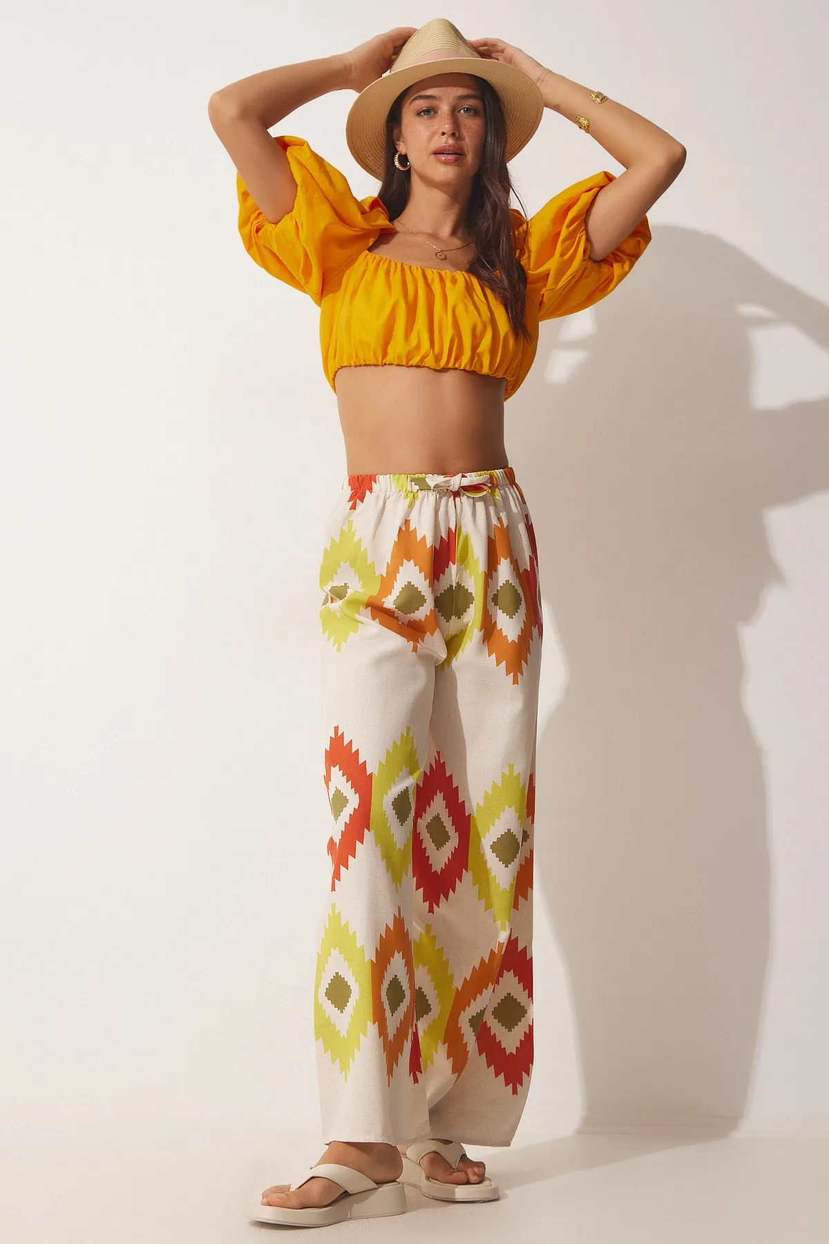 Happiness İstanbul  Damen-Palazzo-Hose aus Leinen mit Blumenmuster in Gelb und Creme BH00385