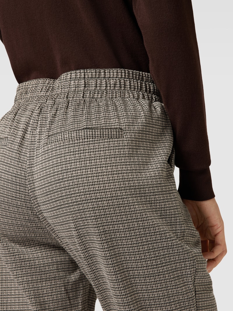 Stoffhose mit elastischem Bund Modell 'RAVNA' in schwarz