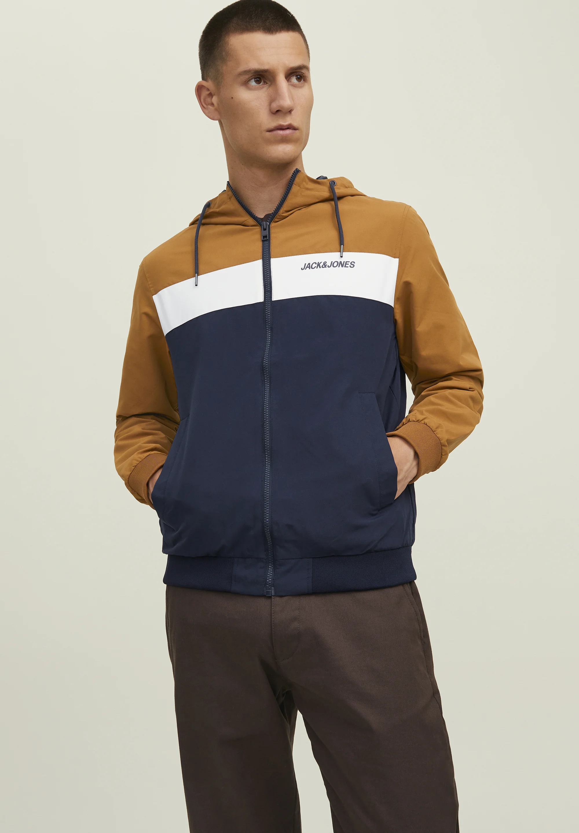 Jack & Jones JJERUSH BLOCKING HOOD - Chaqueta ligera