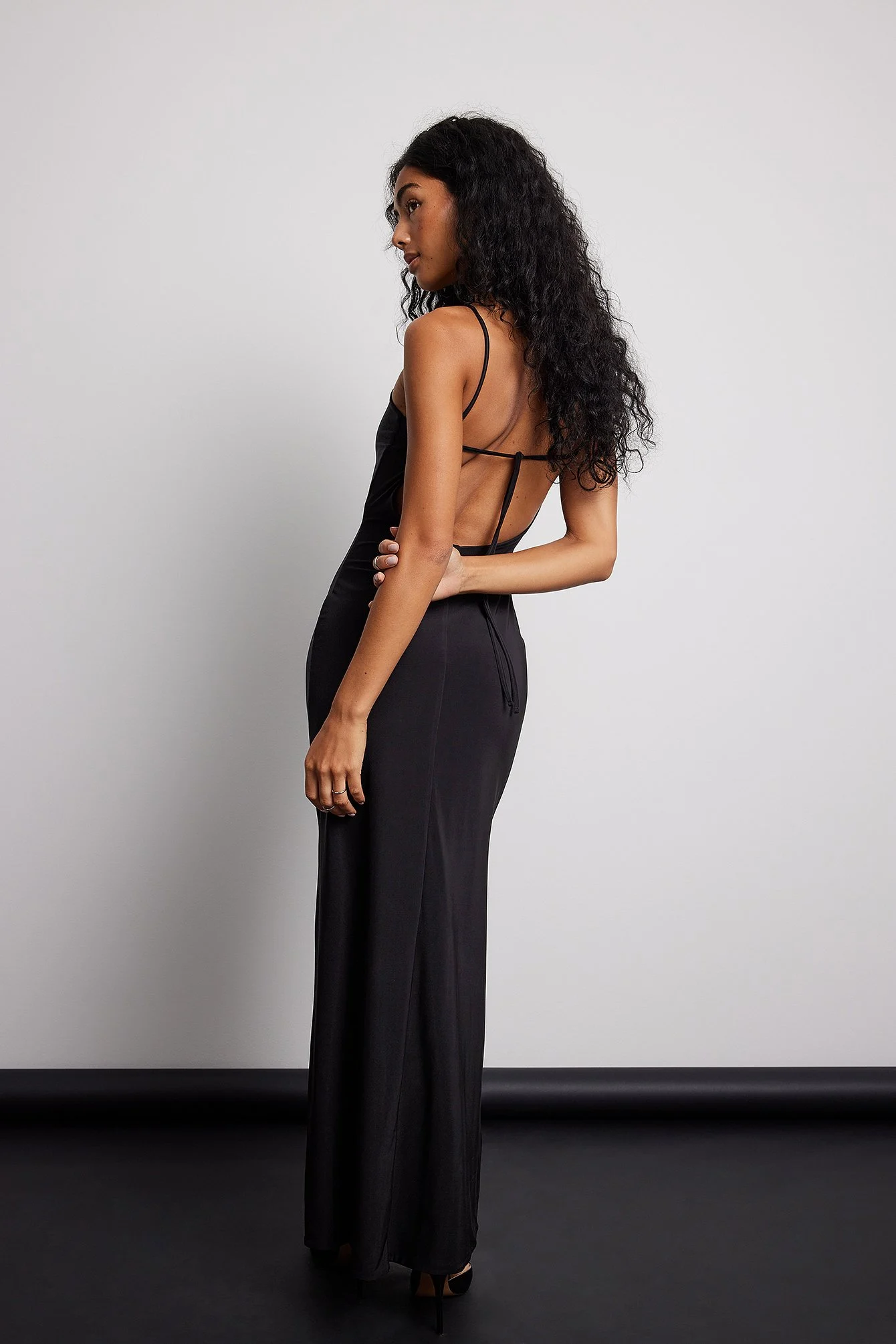 Maxikleid mit tiefem Rückenausschnitt