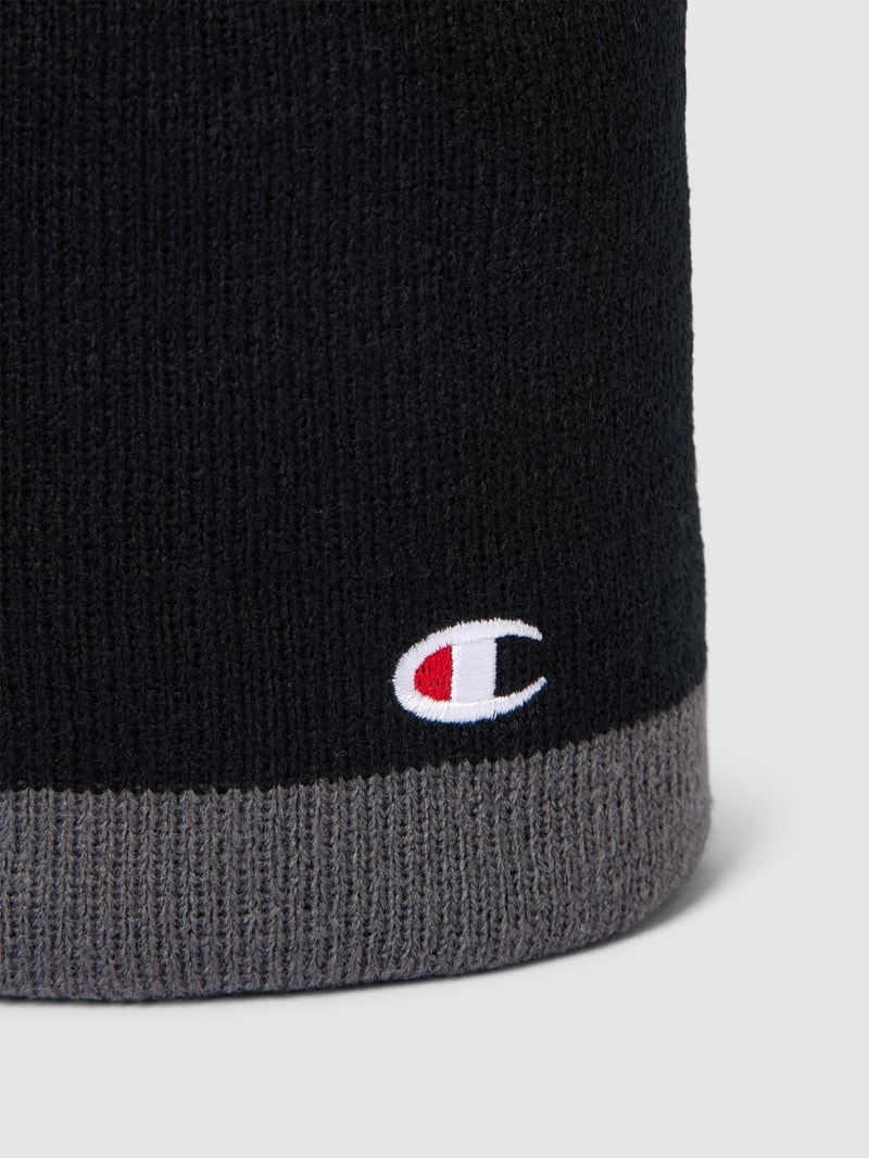Beanie mit Label-Stitching in schwarz
