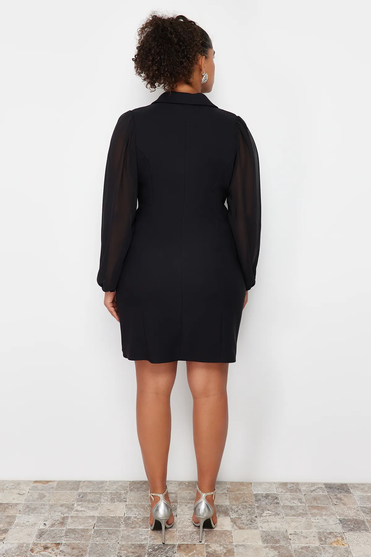 Trendyol Curve  Schwarzes gewebtes Jackenkleid TBBSS24AH00008