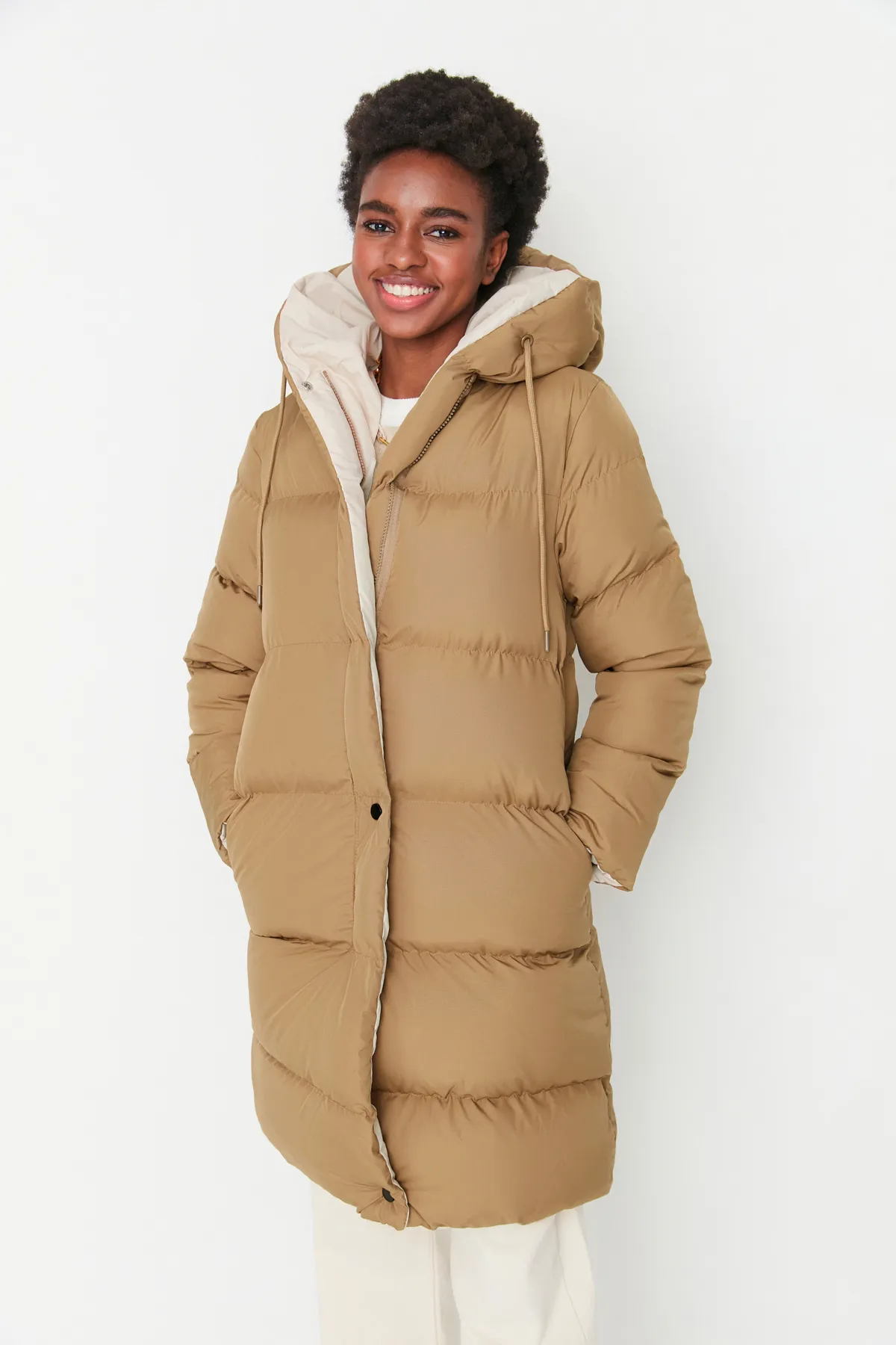 Trendyol Collection  Braun-Ecru doppelseitige, wasserabweisende, lange Pufferjacke mit Kapuze TWOAW23MO00052