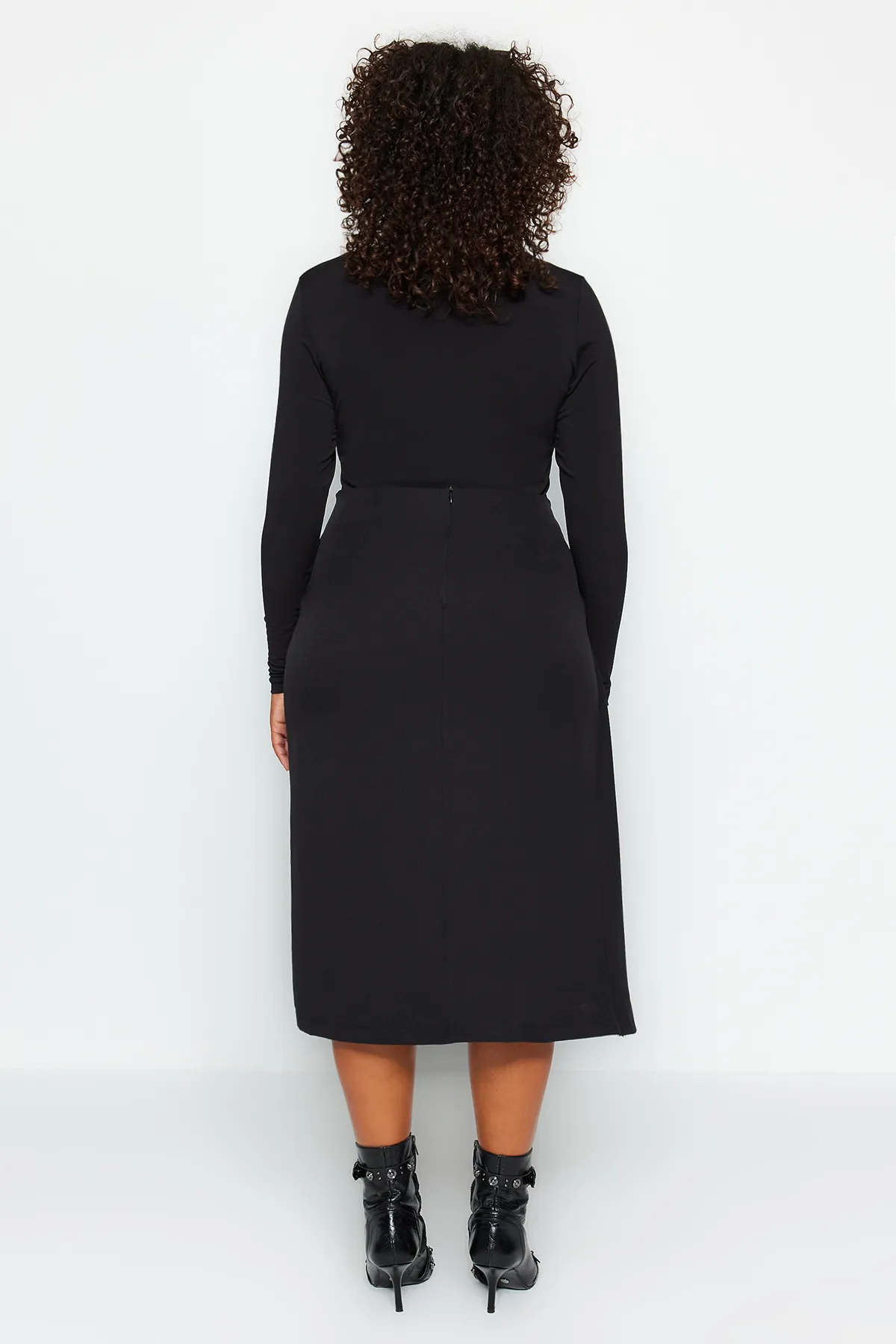 Trendyol Curve  Schwarzer Midi-Strickrock mit Wickelschnalle und detailliertem Detail