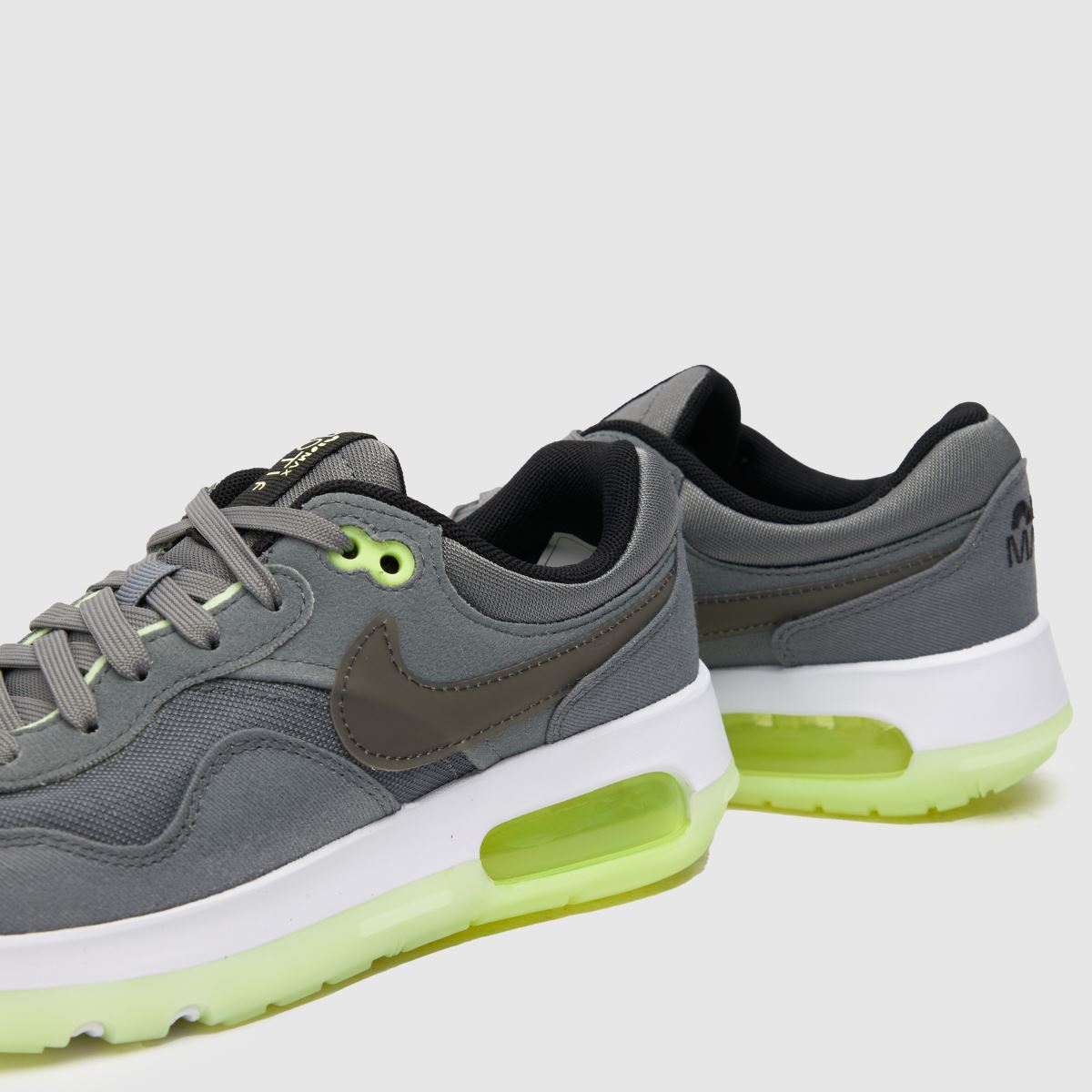 Nike grå och svarta Air Max-motiv för pojkar och ungdom