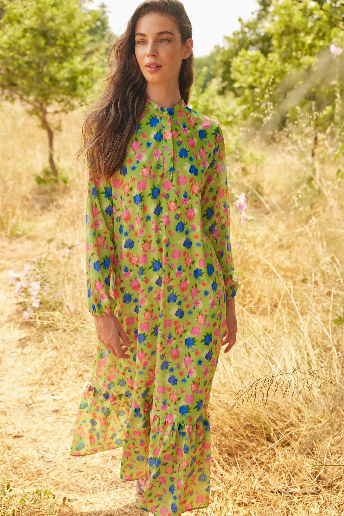 Trendyol Modest  Dunkelgrünes, gewebtes Kleid mit Blumenmuster, halber Knopfleiste und Rüschenfutter TCTSS21EL3353