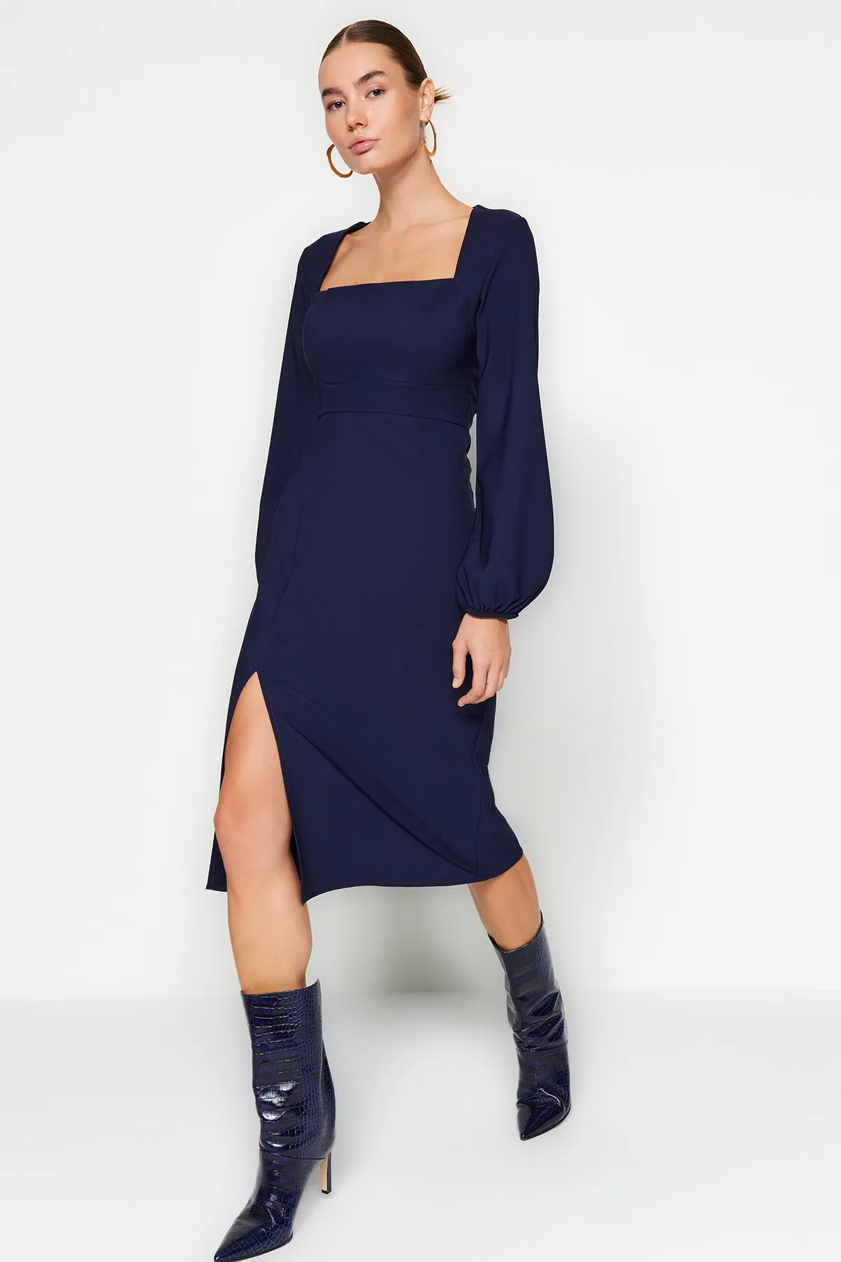 Trendyol Collection  Marineblaues, geschlitztes, gewebtes Kleid mit quadratischem Kragen TWOAW24EL00457