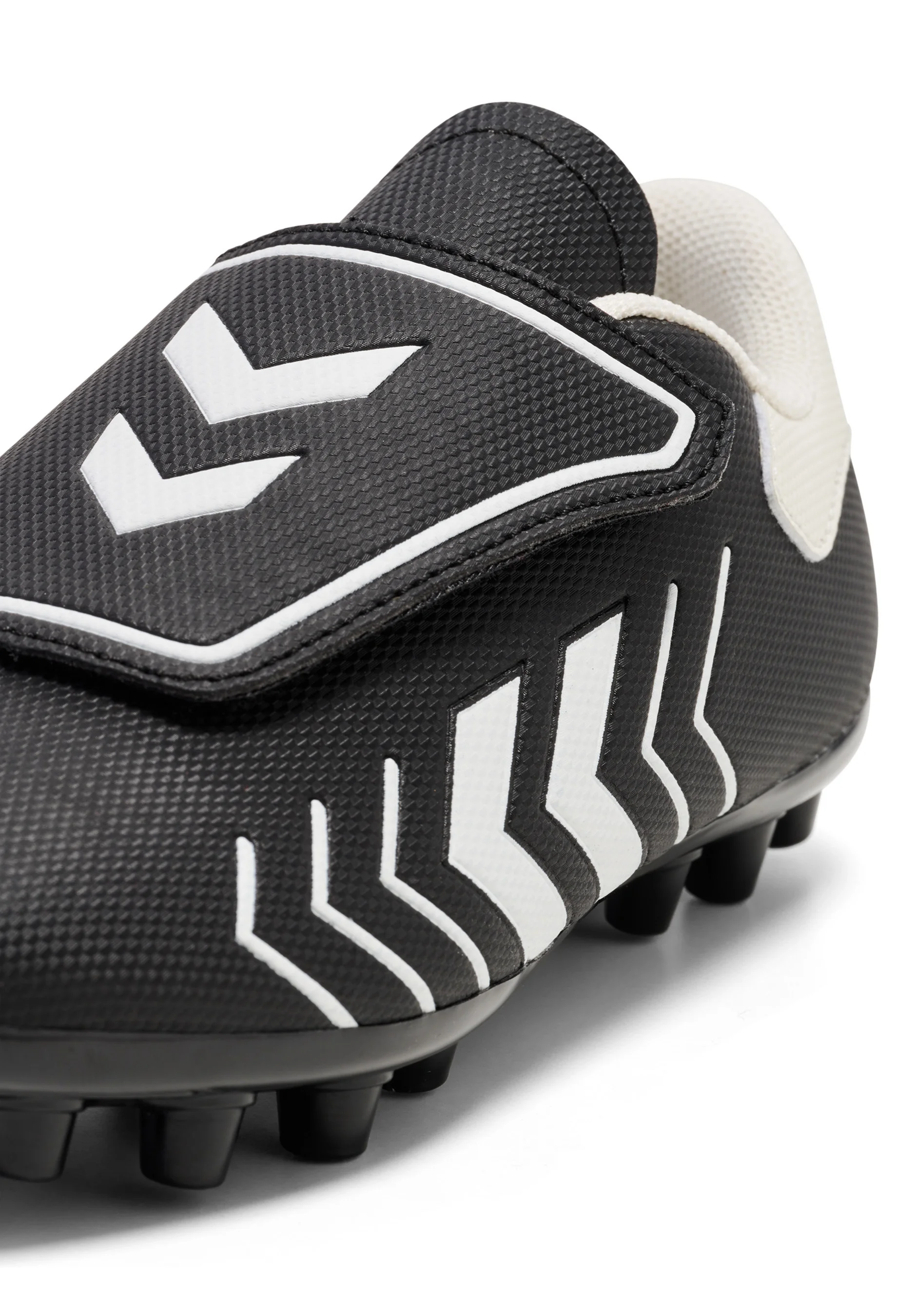 Hummel HATTRICK MG JR UNISEX - Botas de fútbol sala con tacos