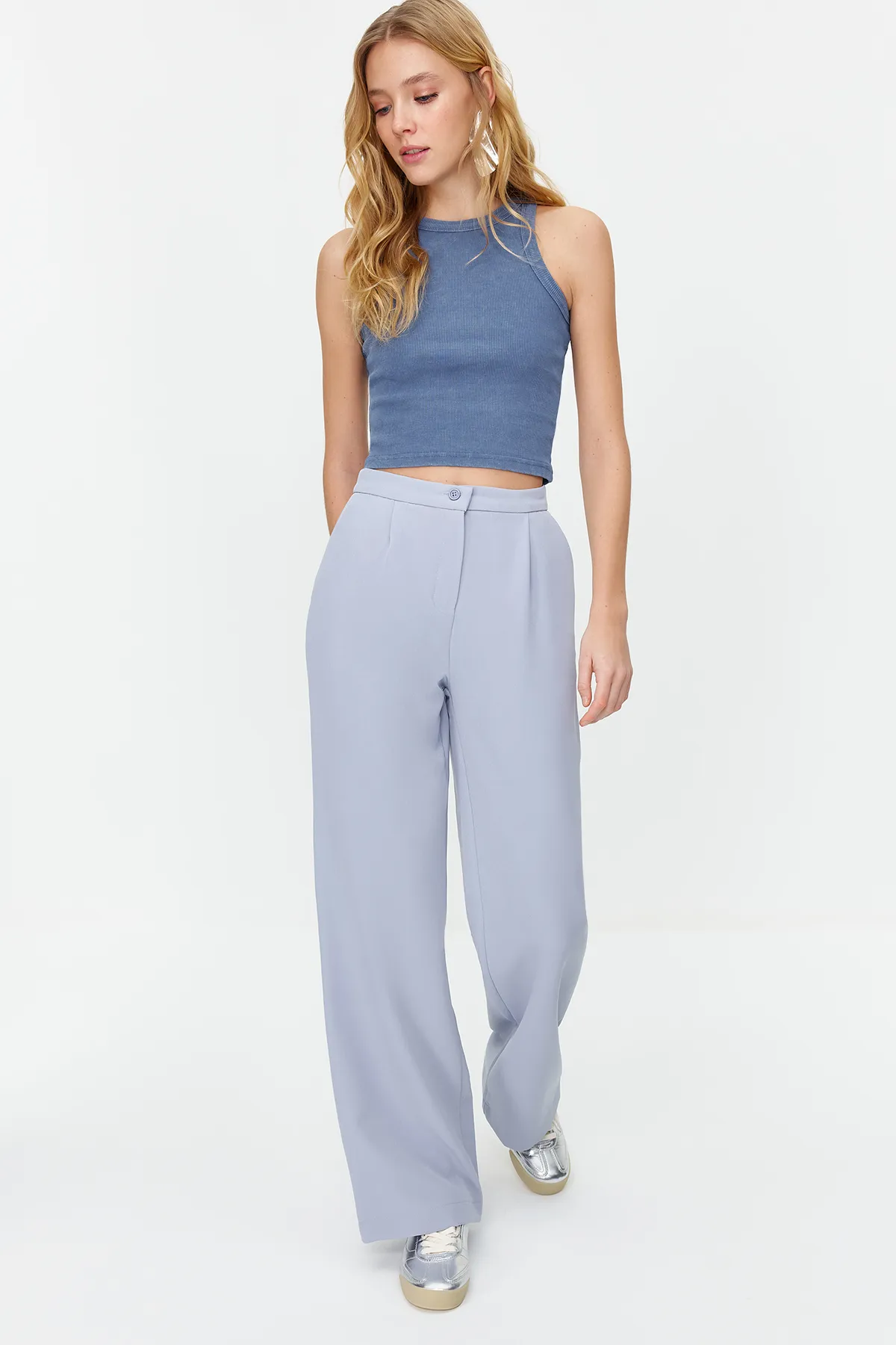 Trendyol Collection  Hellblaue Hose mit weitem Bein TWOAW22PL0139