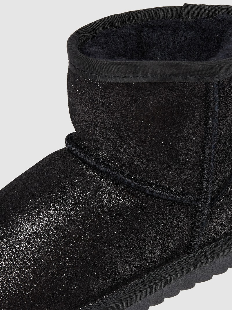 Boots aus Veloursleder in schwarz
