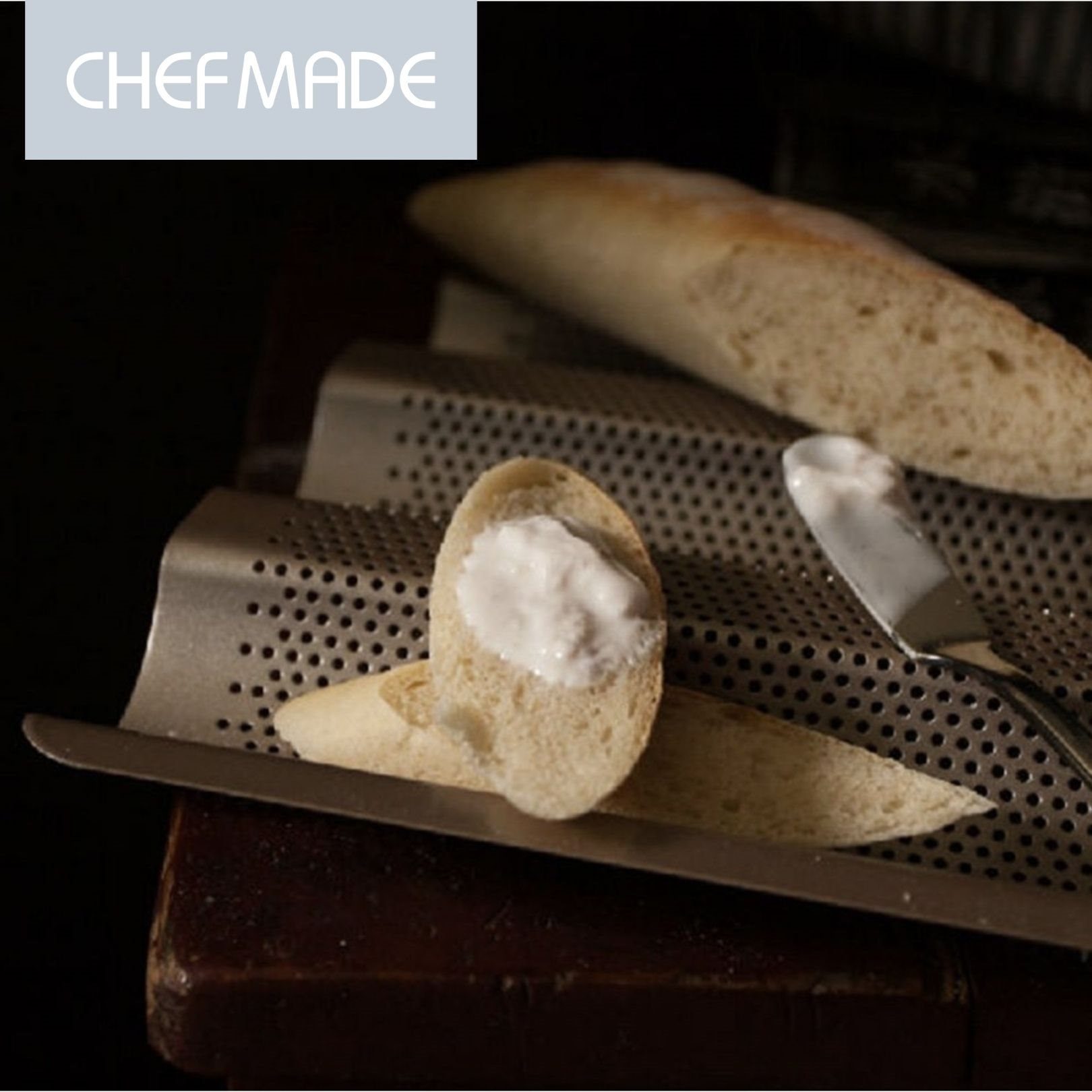 Chefmade Baguetteblech Backblech, Karbonstahl, (CHEFMADE, 4 Mulden Baguetteblech, 375x362x26mm, Champagnergold, antihaft- & silikonbeschichtet, Baguetteform, Ciabatta Backform, Backblech, Brötchenblech, perforiert, Karbonstahl, 1-St., Premium), Brotb